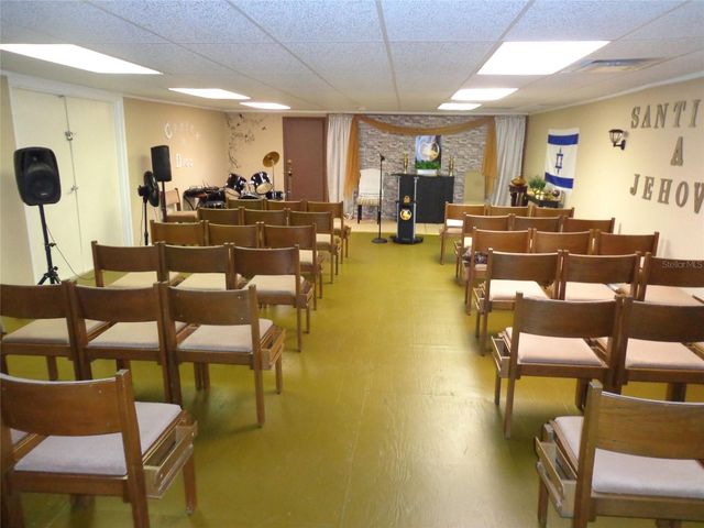 1904 W WATERS AVE, Tampa, FL 33603