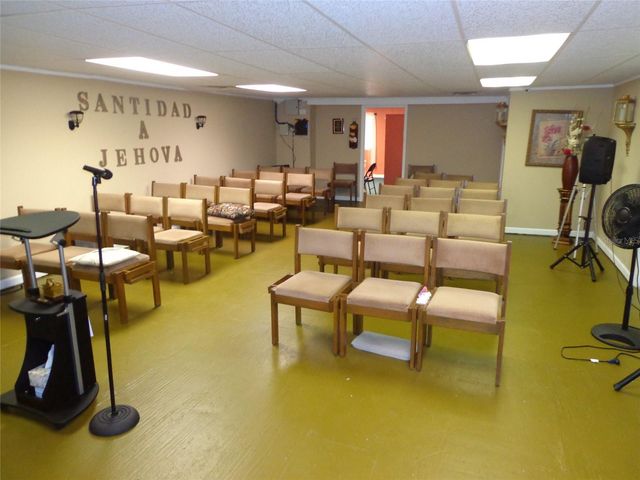 1904 W WATERS AVE, Tampa, FL 33603