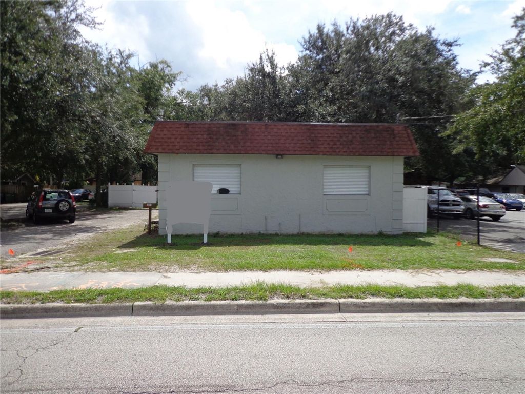 1904 W WATERS AVE, Tampa, FL 33603