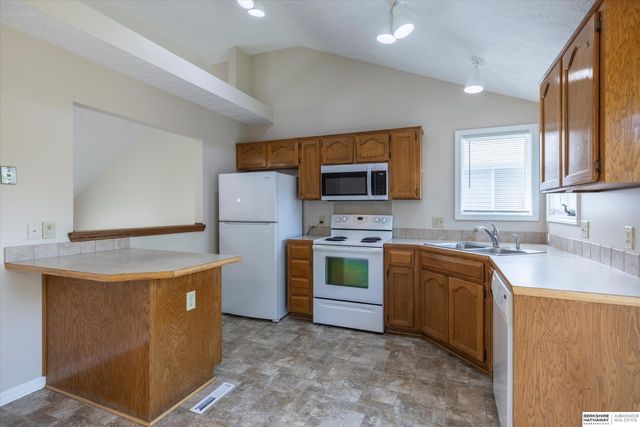 8506 N 83rd Avenue, Omaha, NE 68122
