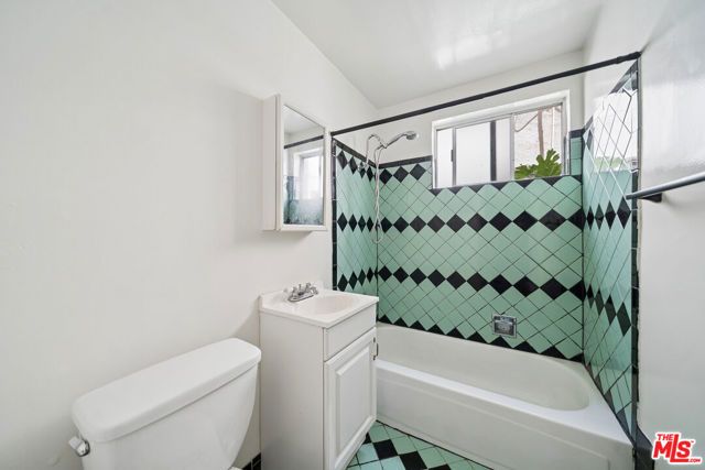 153 S Crescent Drive 3, Beverly Hills, CA 90212