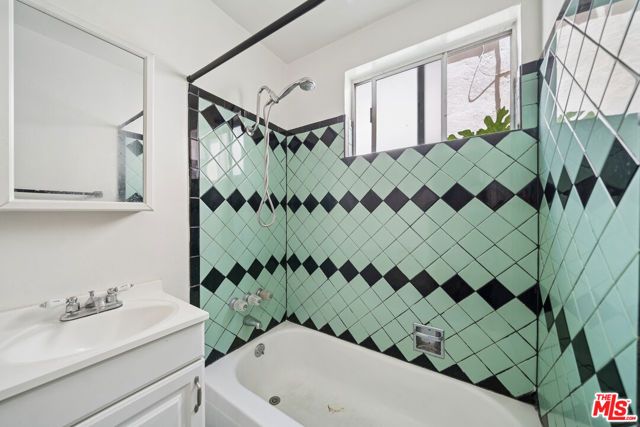 153 S Crescent Drive 3, Beverly Hills, CA 90212