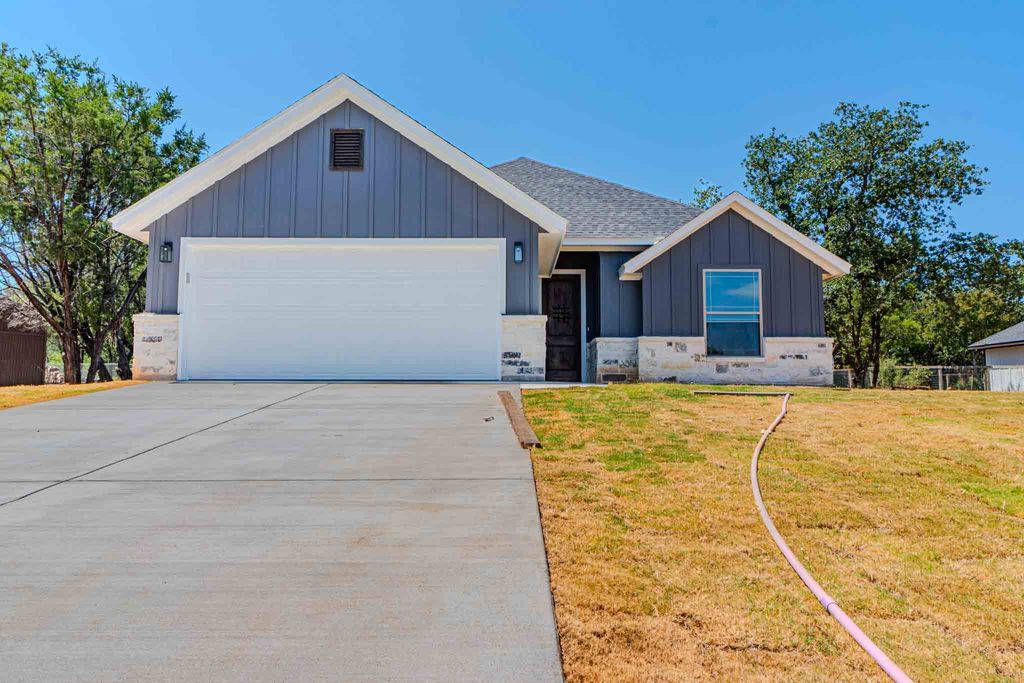 5806 N Lakeside Hills Court, Granbury, TX 76048