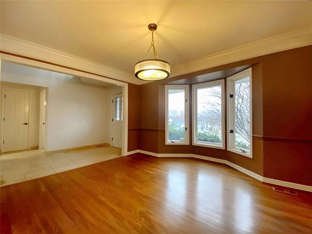 10631 W 109th Street, Overland Park, KS 66210