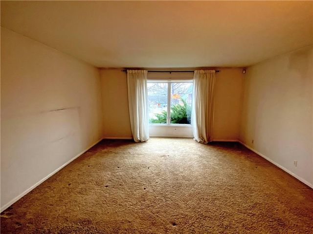 10631 W 109th Street, Overland Park, KS 66210