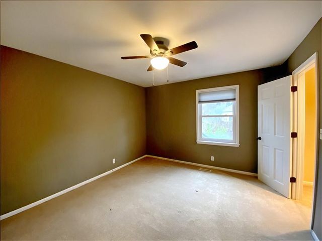 10631 W 109th Street, Overland Park, KS 66210