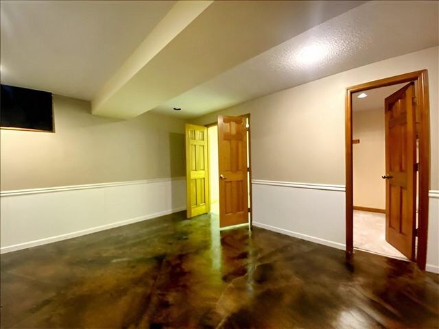 10631 W 109th Street, Overland Park, KS 66210