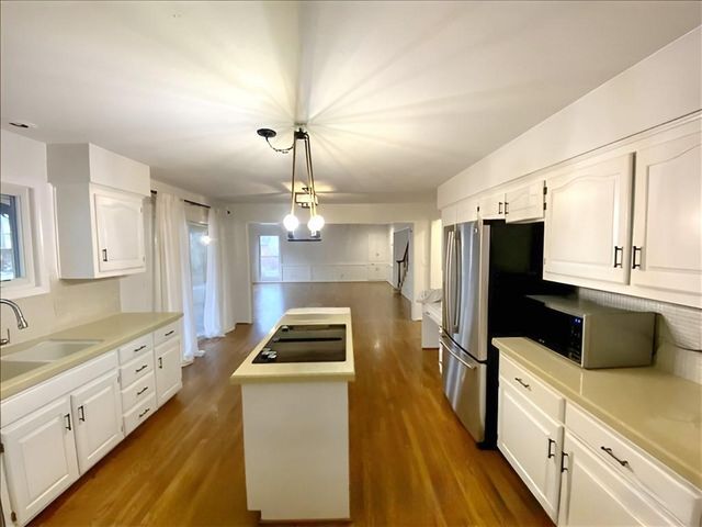 10631 W 109th Street, Overland Park, KS 66210