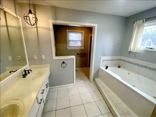 10631 W 109th Street, Overland Park, KS 66210