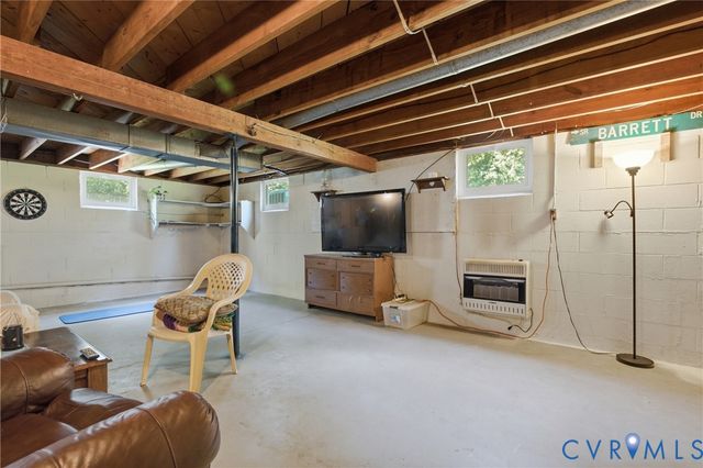 303 W 8th St, Mineral, VA 23117