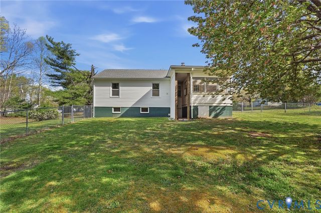 303 W 8th St, Mineral, VA 23117