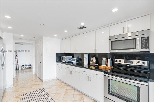 11113 Biscayne Boulevard 2051, Miami, FL 33181