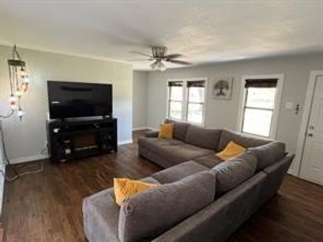 356 Shoreline Drive, Azle, TX 76020