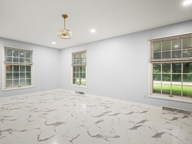 1718 Jacoby Place, Rockford, IL 61107
