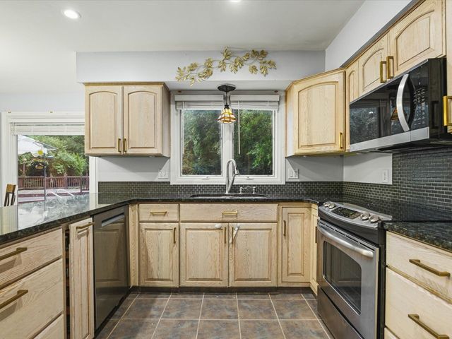 1718 Jacoby Place, Rockford, IL 61107