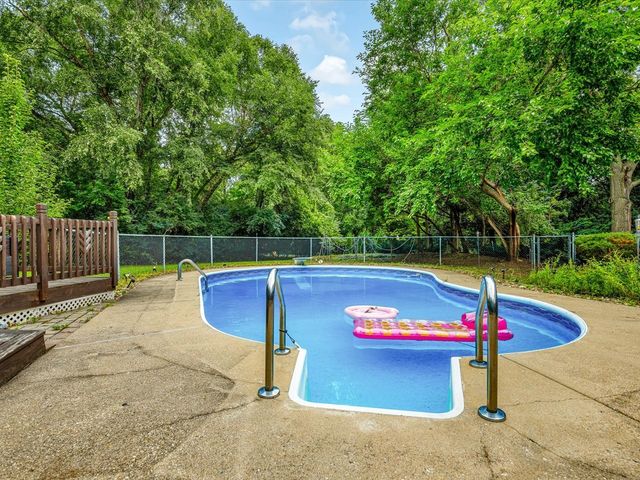 1718 Jacoby Place, Rockford, IL 61107