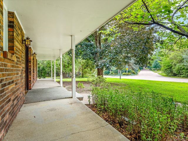 1718 Jacoby Place, Rockford, IL 61107
