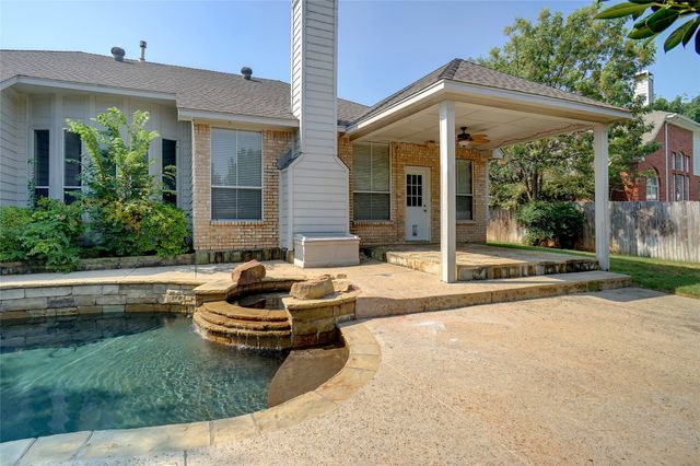 2802 Southwood Court, Grapevine, TX 76051
