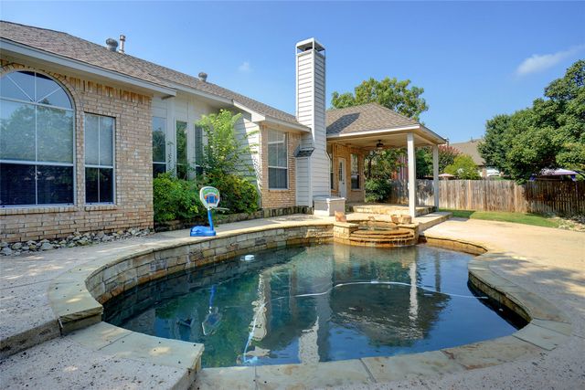 2802 Southwood Court, Grapevine, TX 76051