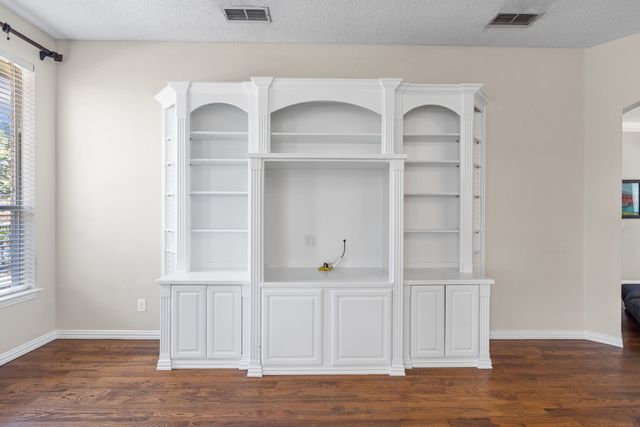 2802 Southwood Court, Grapevine, TX 76051