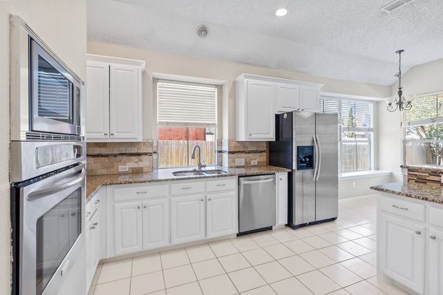 2802 Southwood Court, Grapevine, TX 76051