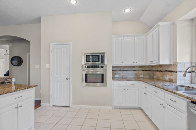2802 Southwood Court, Grapevine, TX 76051