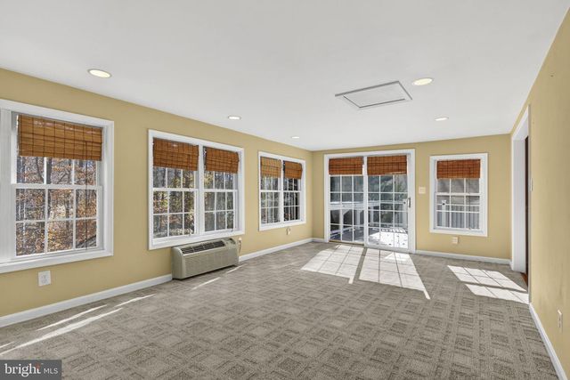 10823 MOORE DR, Manassas, VA 20111