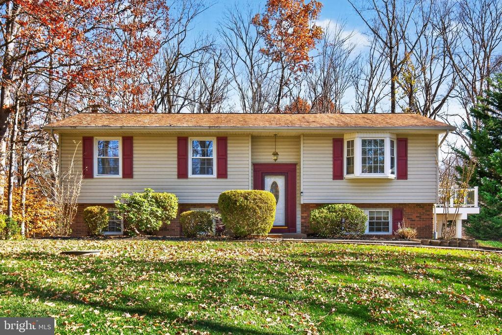 10823 MOORE DR, Manassas, VA 20111