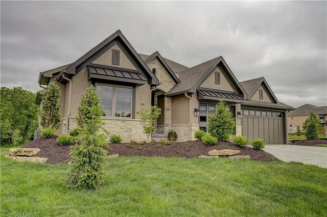 912 Savannah Lane, Greenwood, MO 64034