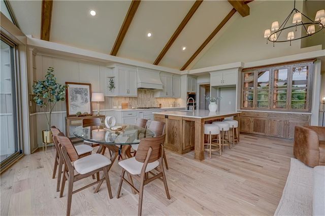 912 Savannah Lane, Greenwood, MO 64034