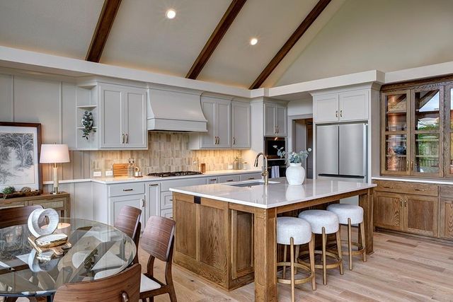 912 Savannah Lane, Greenwood, MO 64034