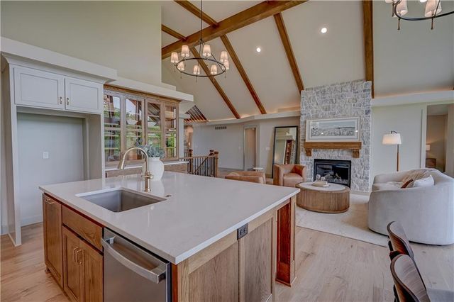 912 Savannah Lane, Greenwood, MO 64034