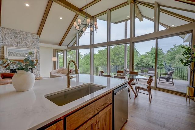 912 Savannah Lane, Greenwood, MO 64034