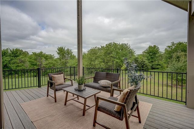 912 Savannah Lane, Greenwood, MO 64034