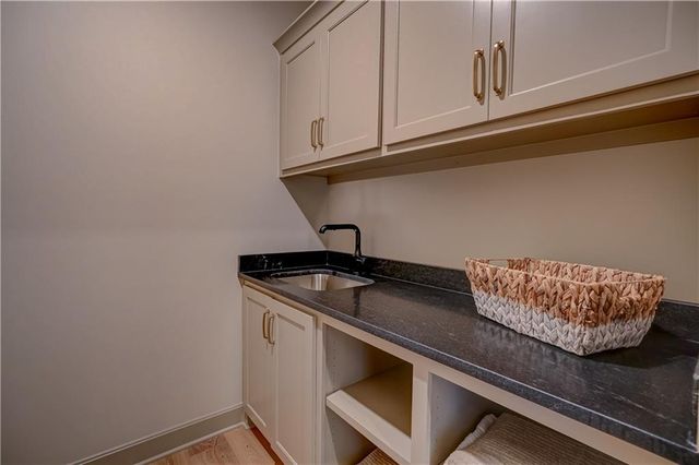 912 Savannah Lane, Greenwood, MO 64034