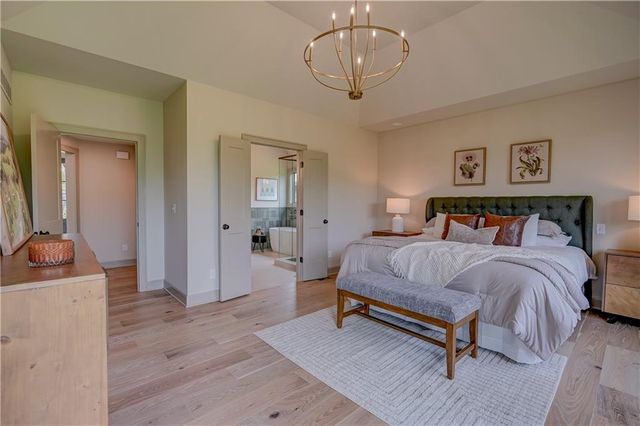 912 Savannah Lane, Greenwood, MO 64034