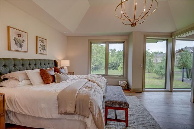 912 Savannah Lane, Greenwood, MO 64034