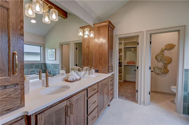912 Savannah Lane, Greenwood, MO 64034