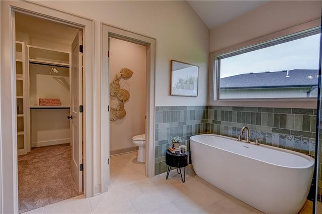 912 Savannah Lane, Greenwood, MO 64034