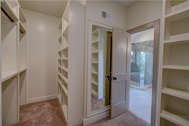 912 Savannah Lane, Greenwood, MO 64034