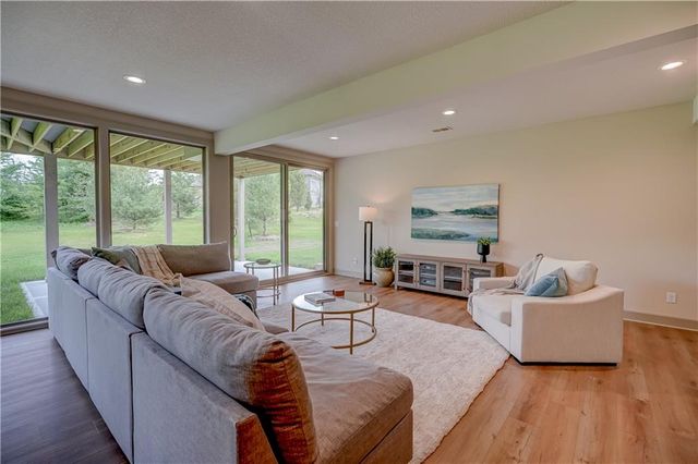 912 Savannah Lane, Greenwood, MO 64034
