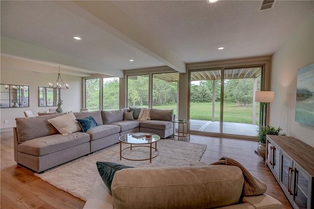 912 Savannah Lane, Greenwood, MO 64034