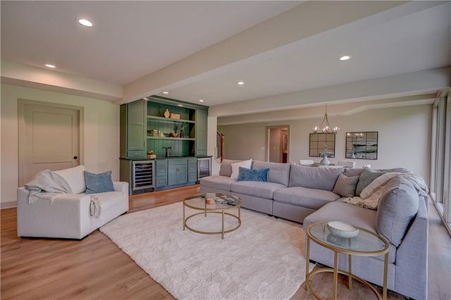 912 Savannah Lane, Greenwood, MO 64034