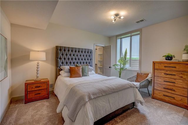 912 Savannah Lane, Greenwood, MO 64034