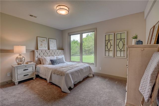 912 Savannah Lane, Greenwood, MO 64034
