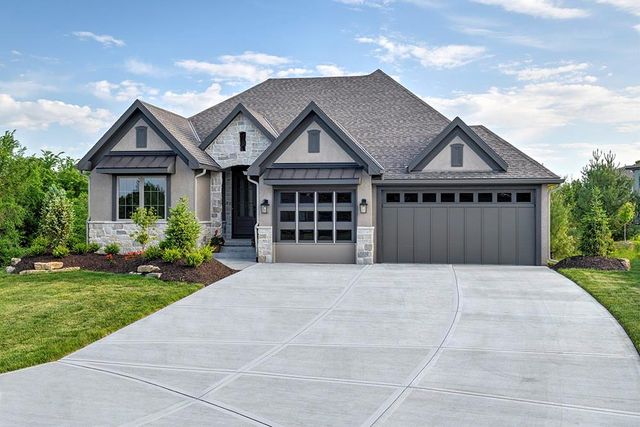 912 Savannah Lane, Greenwood, MO 64034