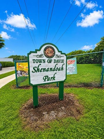 13870 Magnolia Court, Davie, FL 33325