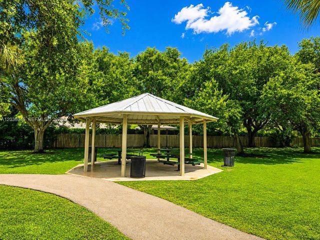13870 Magnolia Court, Davie, FL 33325