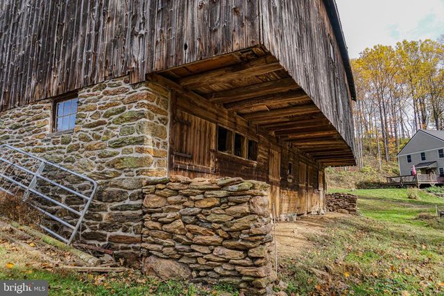 988 KRATZ RD, Glen Rock, PA 17327