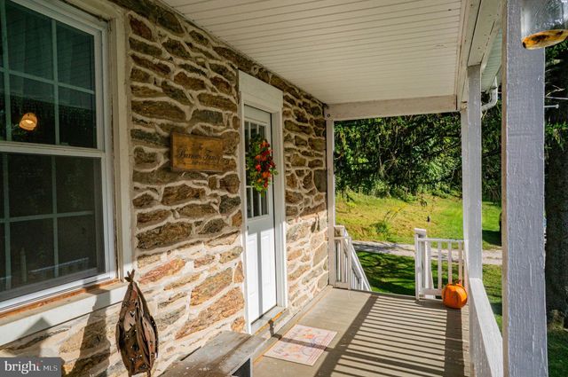 988 KRATZ RD, Glen Rock, PA 17327